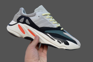 AdidasAdidas Yeezy Boost 700 V2