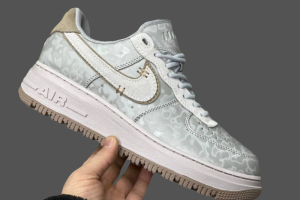 NikeNike Air Force 1 Luxe Low