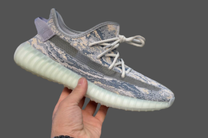 AdidasAdidas Yeezy Boost 350 V2