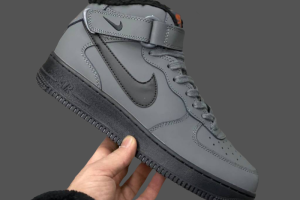 NikeЗимние кроссовки Nike Air Force 1 Mid