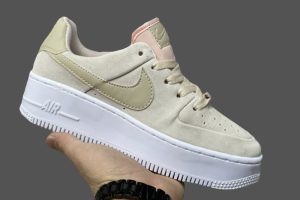 NikeNike Air Force 1 Sage Low